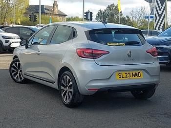Używany Renault Clio V Evolution 90 KM (66 kW) 2023 Srebrny Hatchback