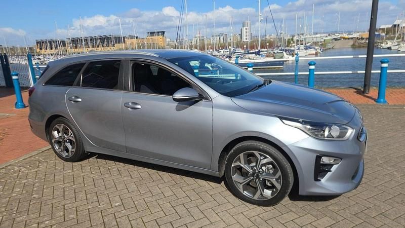 Used Kia Ceed Sportswagon 118 HP (86 kW) 2019 Silver Estate