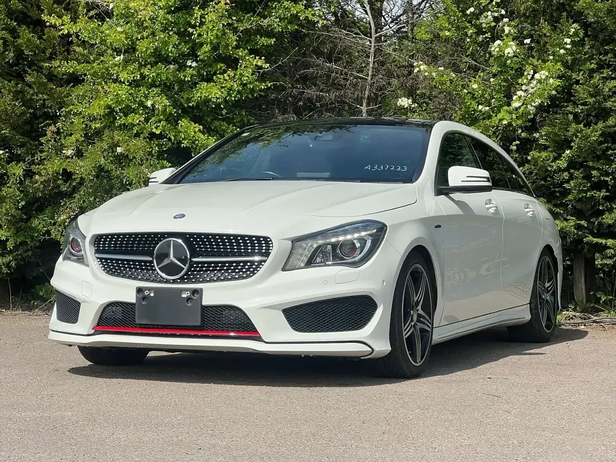 Used Mercedes CLA250 Shooting Brake AMG 218 HP (160 kW) 2015 White Estate