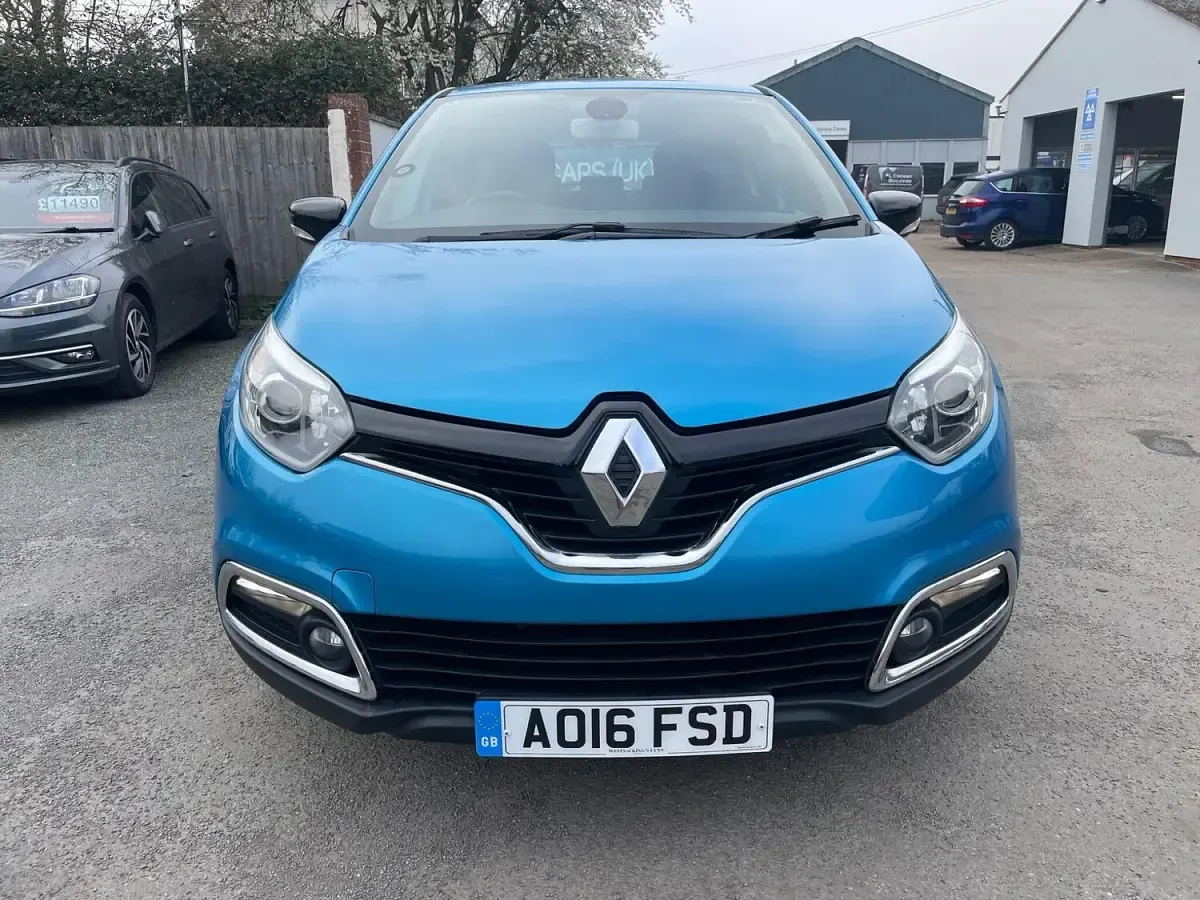 Used Renault Captur Dynamique 90 HP (66 kW) 2016 Blue SUV