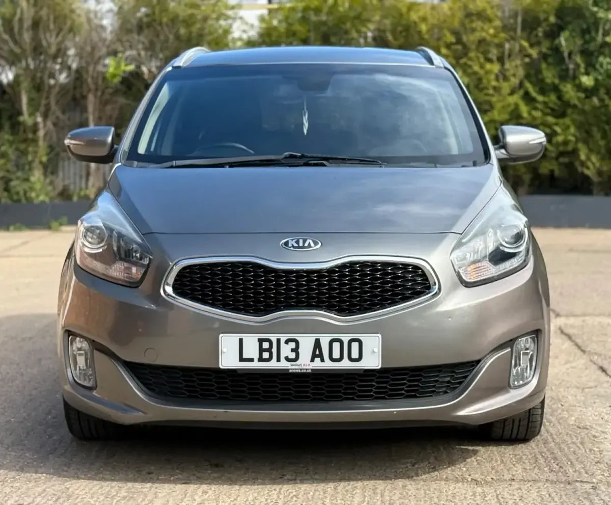 Usado Kia Carens 2013 Prateado Monovolume