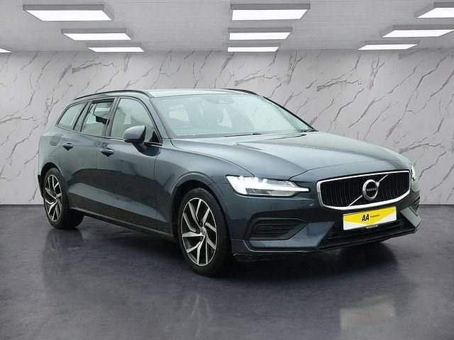 Used Volvo V60 Momentum 250 HP (183 kW) 2019 Blue Estate