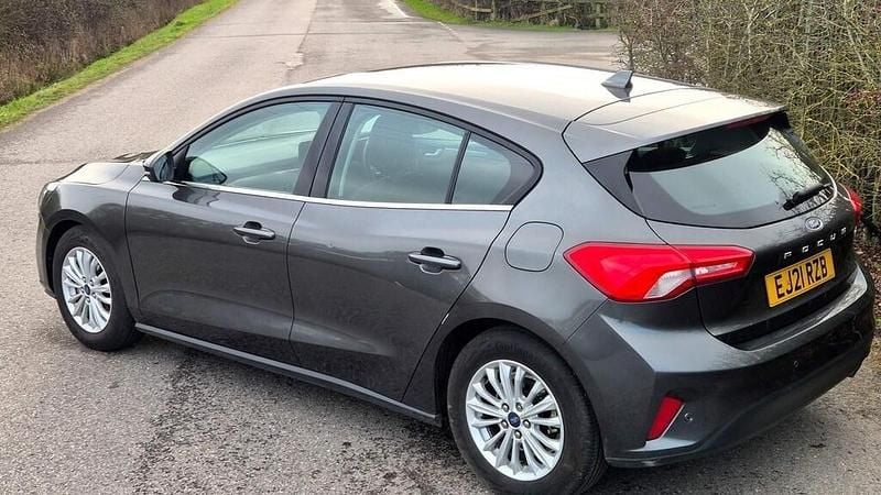 Used Ford Focus Titanium 125 HP (91 kW) 2021 Grey Hatchback