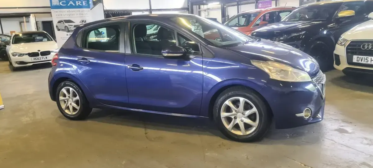 Used Peugeot 208 Active 68 HP (50 kW) 2012 Blue Hatchback