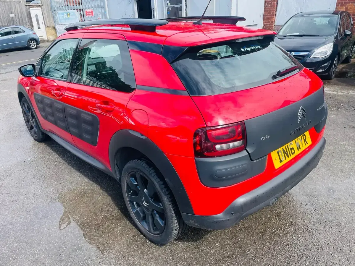 Used Citroën C4 Cactus Feel 108 HP (79 kW) 2016 Red Hatchback