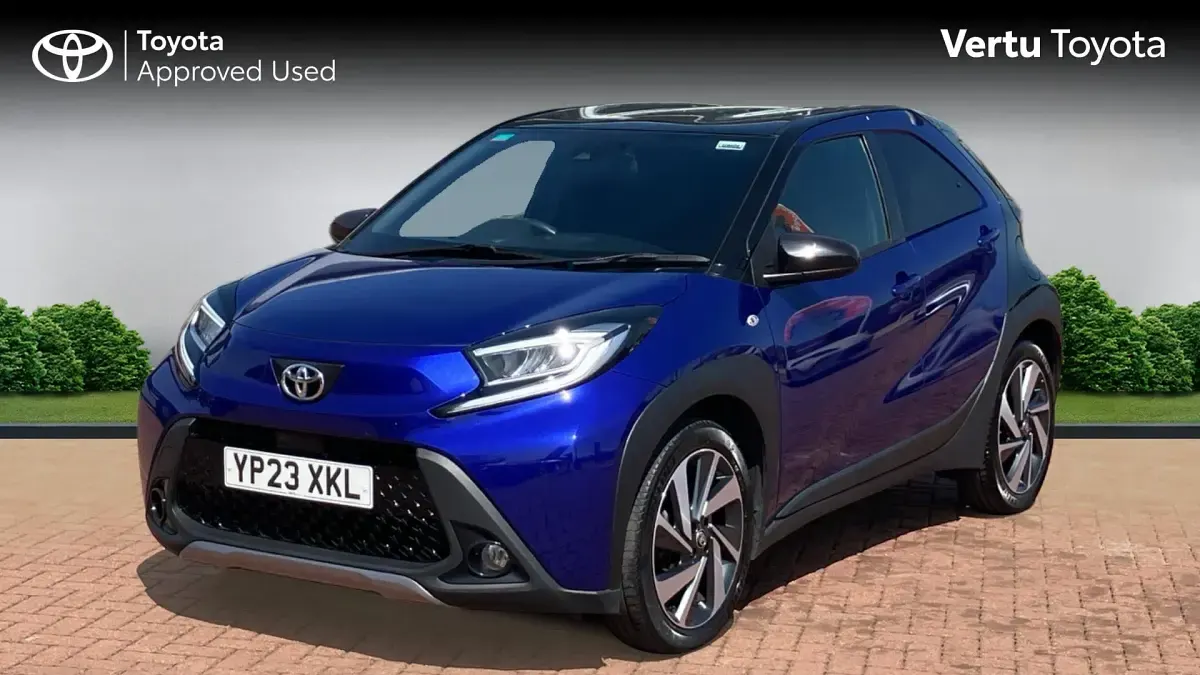 Used Toyota Aygo X 72 HP (52 kW) 2023 Juniper blue bitone (metallic paint) SUV