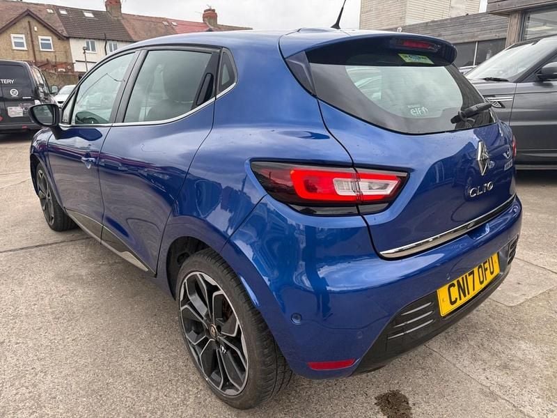 Used Renault Clio IV Signature 2017 Blue Hatchback