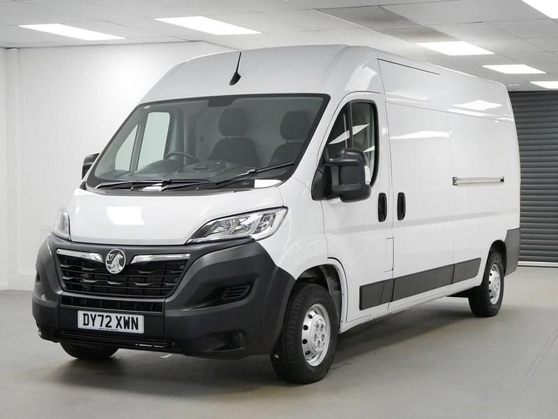 Used Vauxhall Movano 140 HP (102 kW) 2022 White