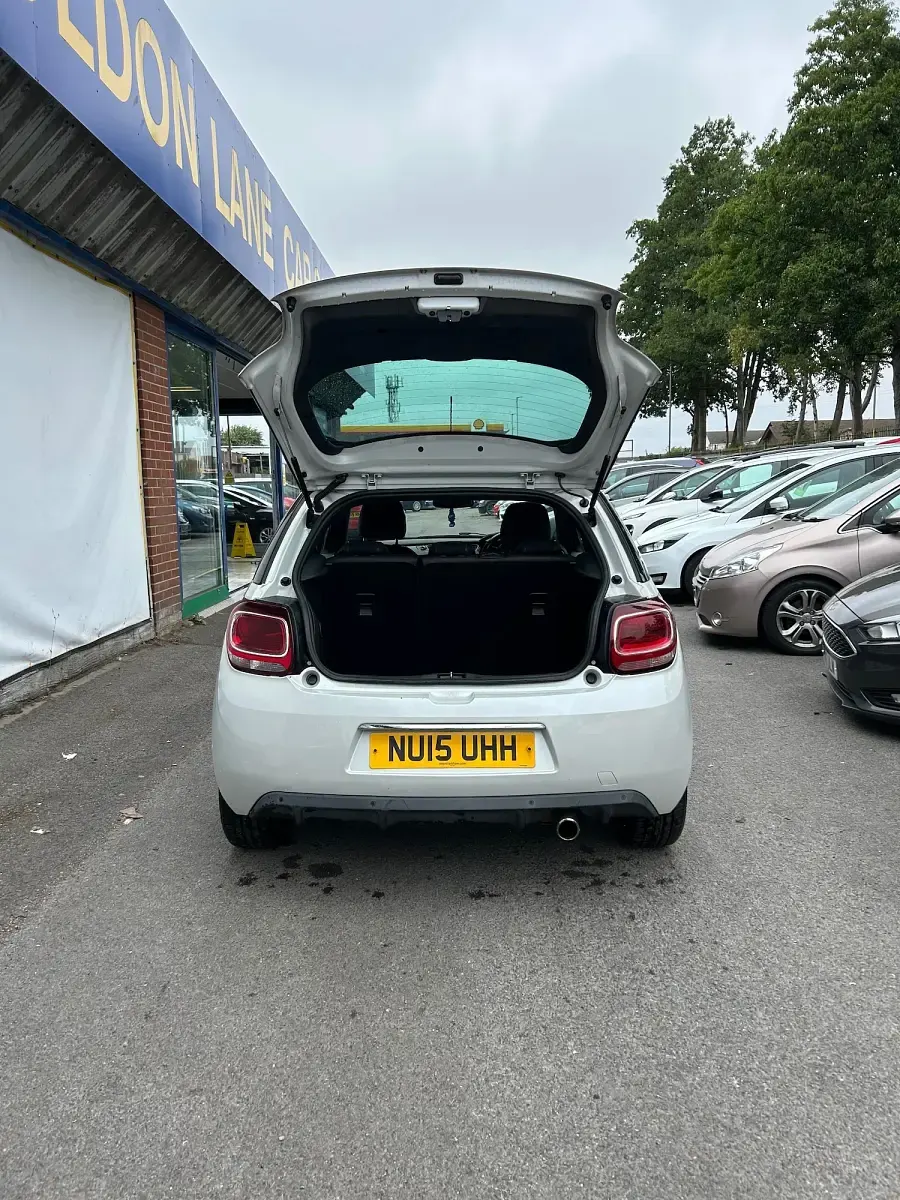 Used Citroën DS3 PureTech 110 HP (80 kW) 2015 White Hatchback