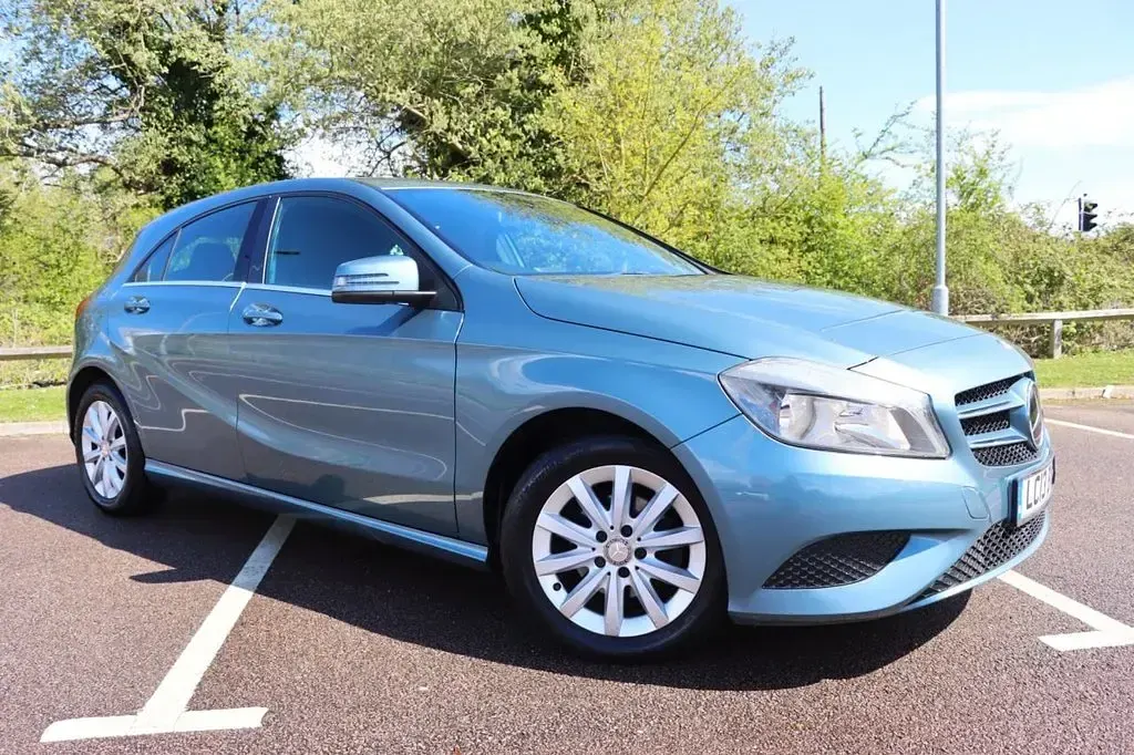 Used Mercedes A180 SE 2013 Blue Hatchback