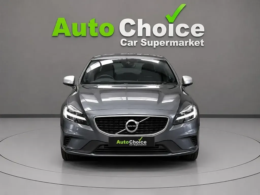 Usado Volvo V40 R-Design 122 HP (89 kW) 2019 Cinzento Citadino
