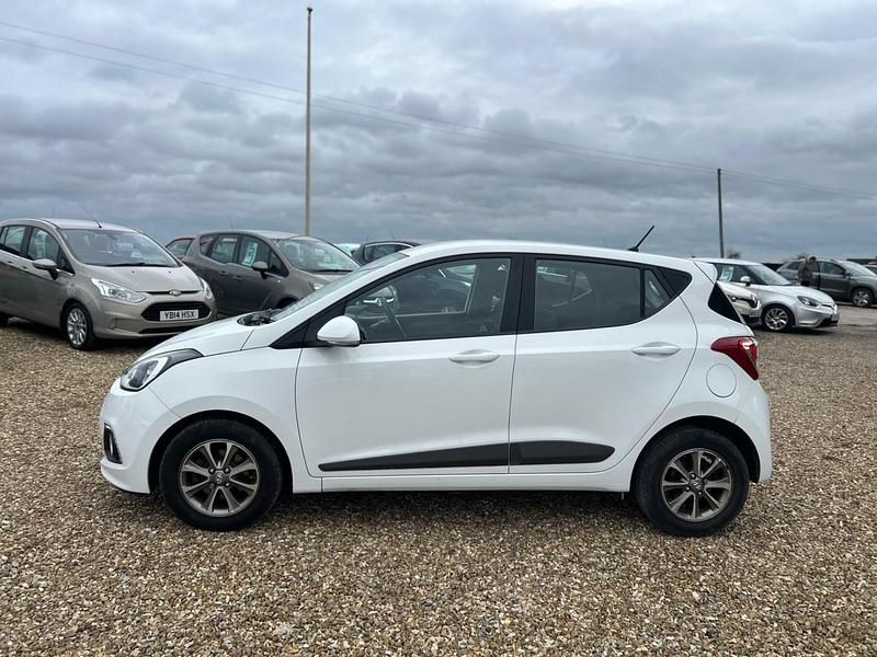 Used Hyundai i10 Premium 2015 White Hatchback