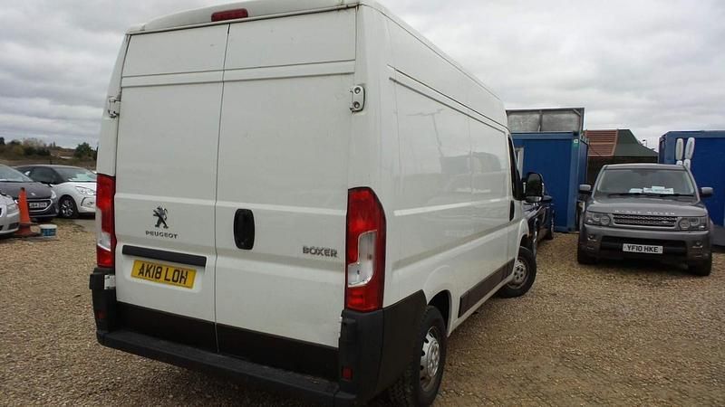 Begagnad Peugeot Boxer 130 HK (95 kW) 2018 Vit Van
