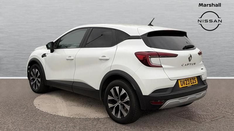 Used Renault Captur Evolution 143 HP (105 kW) 2023 White SUV