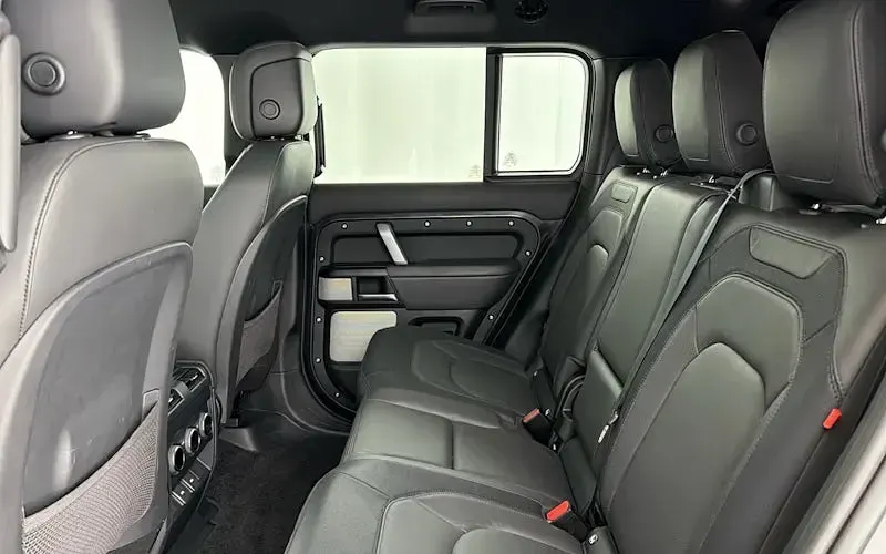Used Land Rover Defender 300 HP (220 kW) 2024 SUV