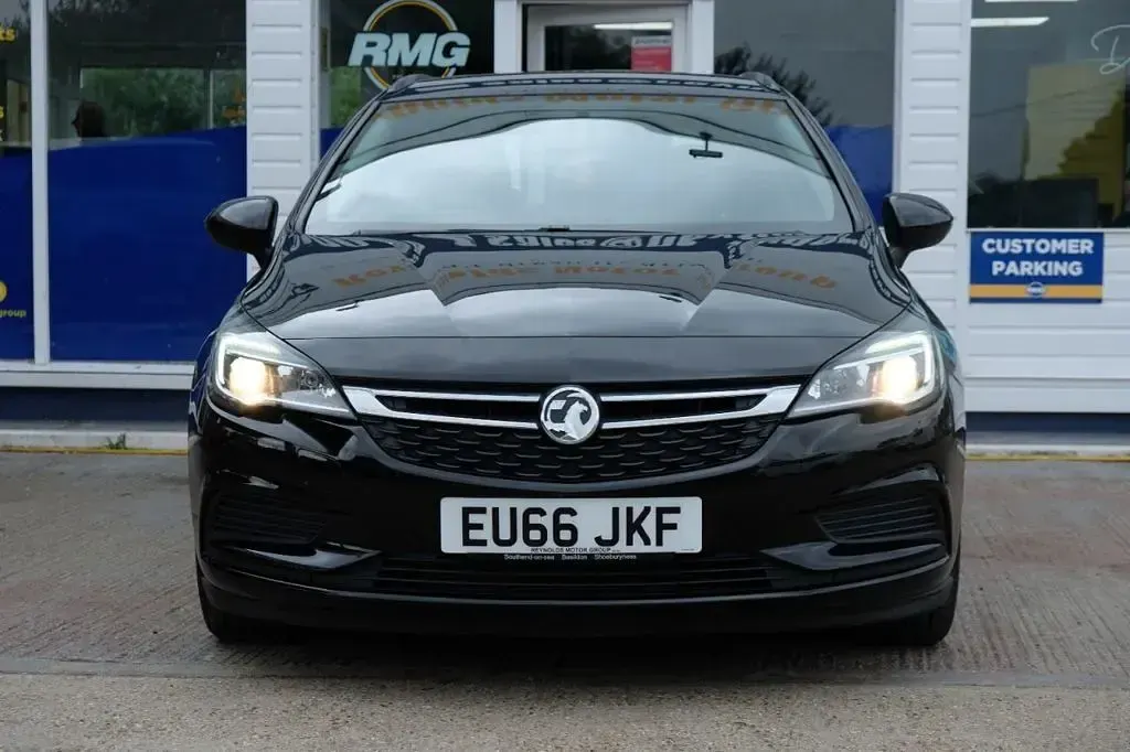 Used Vauxhall Astra Design Edition 2016 Black Estate