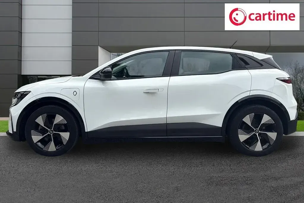 Used Renault Megane E-Tech Equilibre 160 kW (218 HP) 2023 White Hatchback