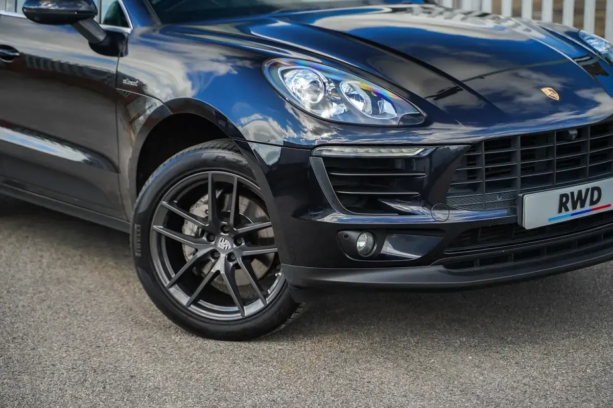 Used Porsche Macan 258 HP (189 kW) 2016 Black SUV