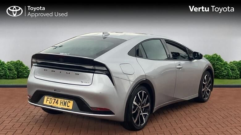 Used Toyota Prius 223 HP (164 kW) 2024 Silver Hatchback