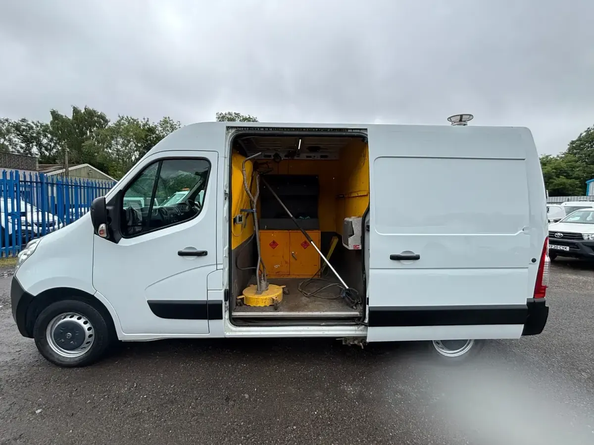 Used Vauxhall Movano 125 HP (91 kW) 2016 White MPV