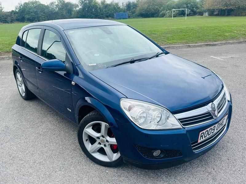 Blue Used 2009 Vauxhall Astra Design Edition Hatchback | £2,495 (Fair price) - Image 1/4