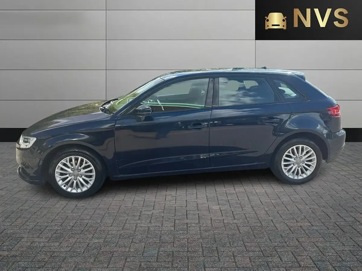 Used Audi A3 Premium 150 HP (110 kW) 2017 Blue Hatchback
