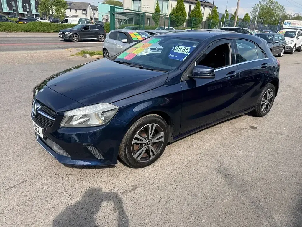Usado Mercedes A180 SE 2018 Azul Citadino