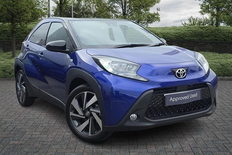 Usado Toyota Aygo X 72 HP (52 kW) 2025 Azul SUV