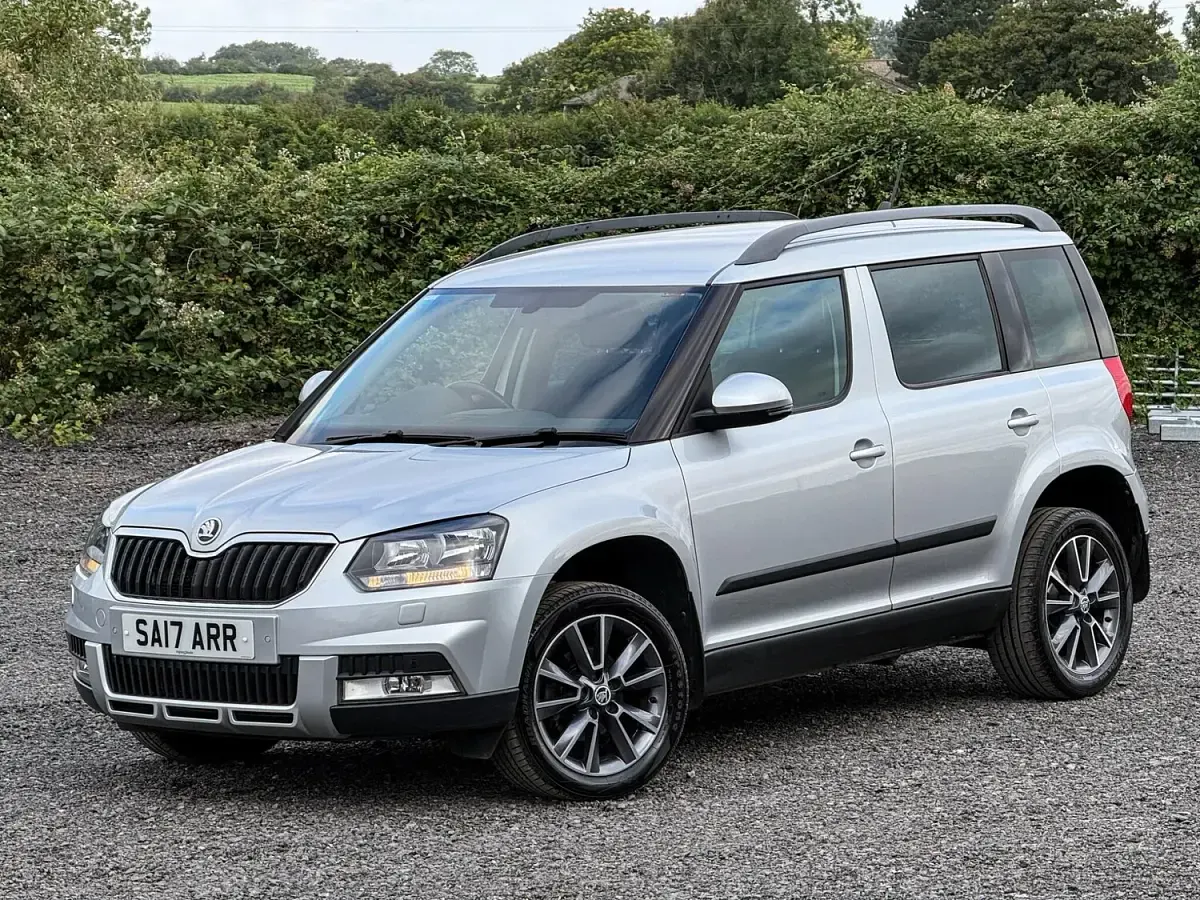 Used Skoda Yeti SE Drive 110 HP (80 kW) 2017 Silver SUV
