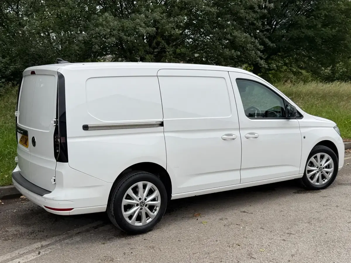 Used VW Caddy Maxi Pro 122 HP (89 kW) 2022 White MPV