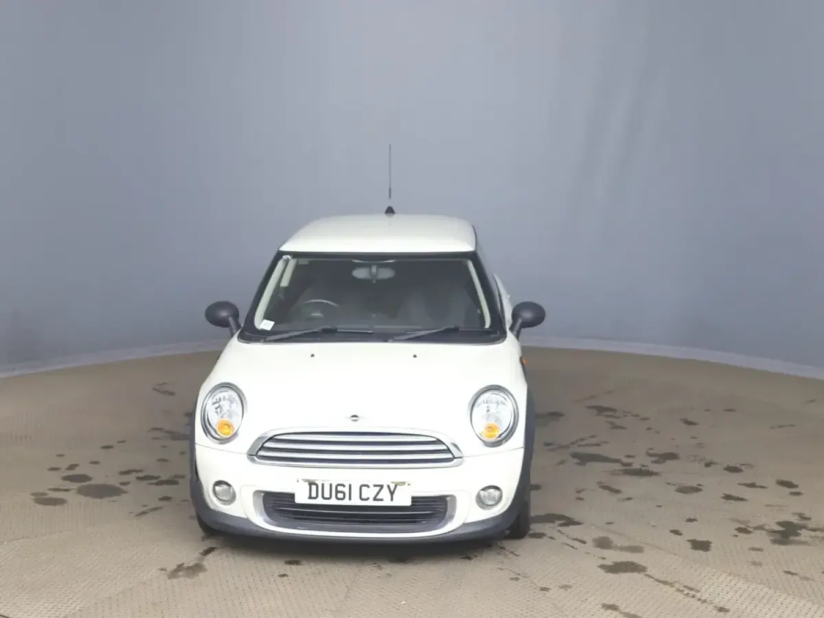Used Mini ONE Hatch 98 HP (72 kW) 2011 White Hatchback
