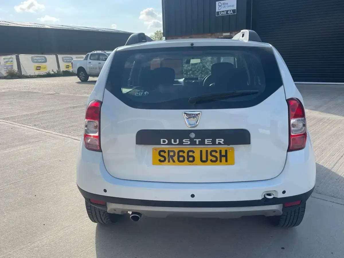 Usado Dacia Duster Prestige 125 CV (91 kW) 2017 Blanco SUV