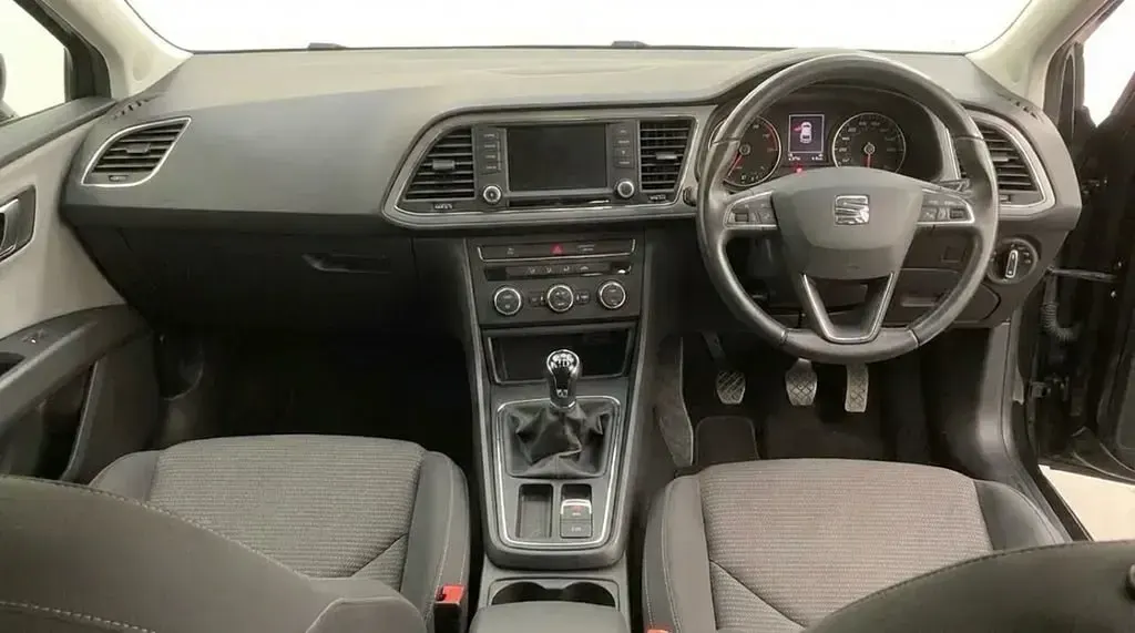 Second-hand Seat Leon SE Dynamic 130 CP (95 kW) 2020 Negru Hatchback