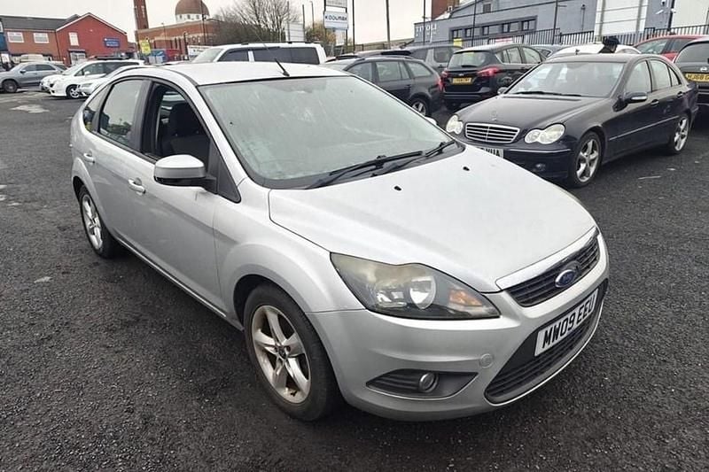 Silver Used 2009 Ford Focus Zetec Hatchback | £995 (Super price) - Image 1/1