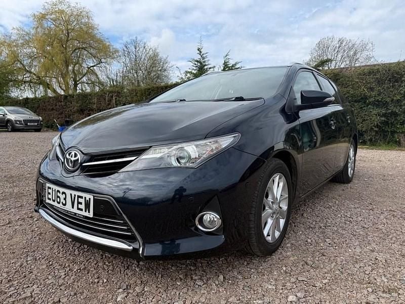 Used Toyota Auris 90 HP (66 kW) 2013 Grey Estate
