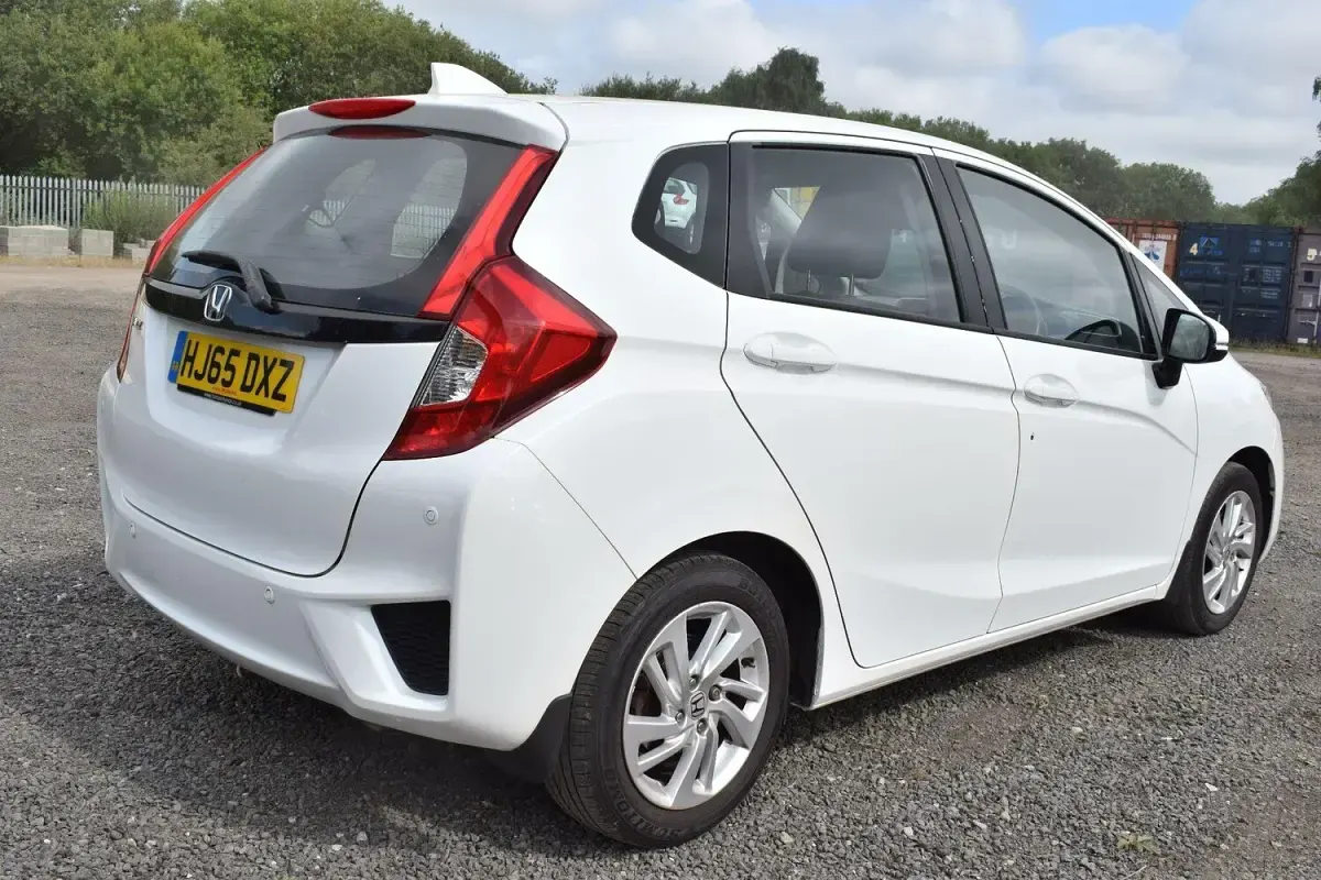 Used Honda Jazz SE 102 HP (75 kW) 2015 White Hatchback