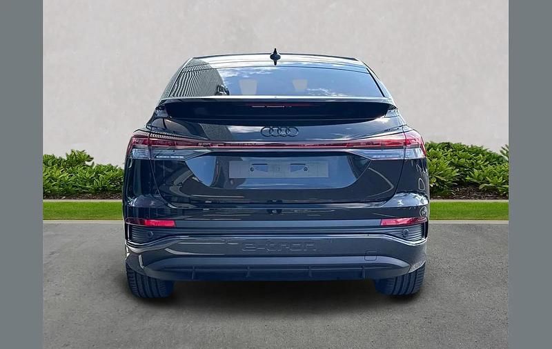 Nouă Audi Q4 e-tron Black Edition 206 kW (281 CP) 2025 Other SUV