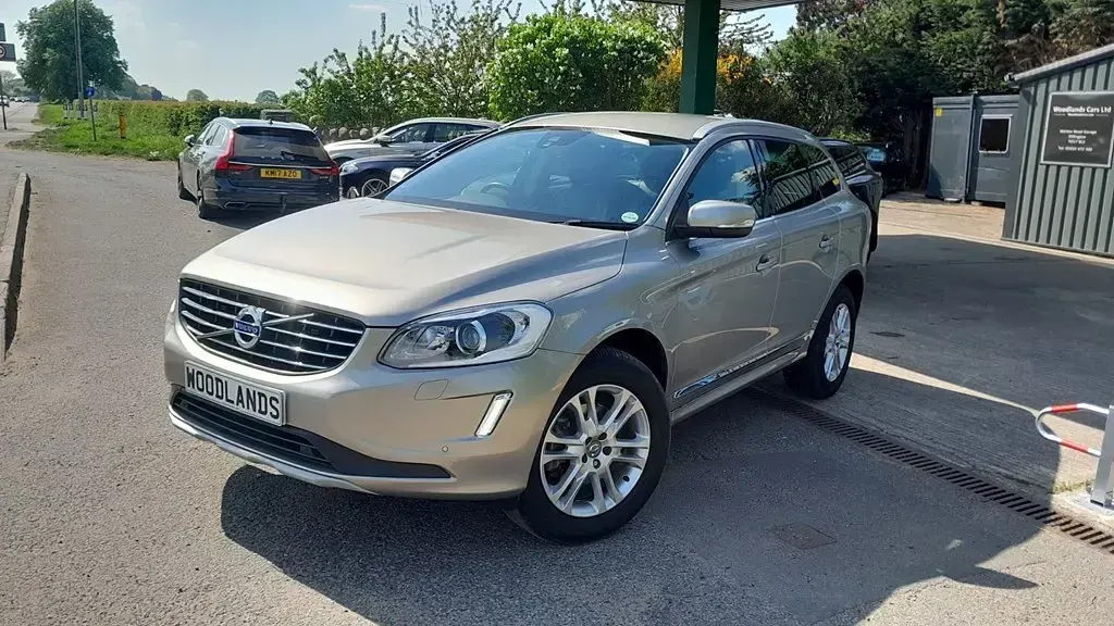 Używany Volvo XC60 SE Lux 220 KM (161 kW) 2015 Złoty SUV
