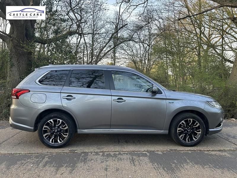 Used Mitsubishi Outlander P-HEV 200 HP (147 kW) 2016 Grey Estate