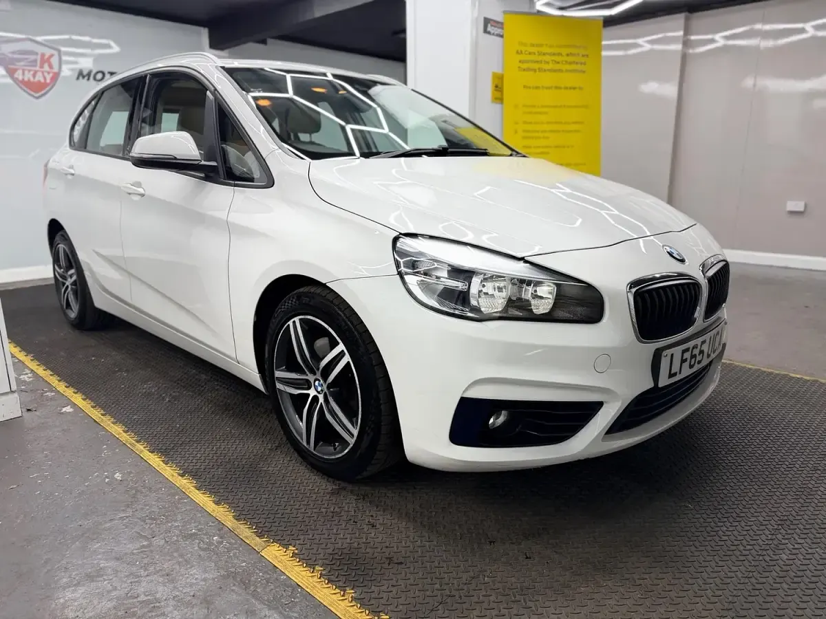 Used BMW 220 Sport Line 2015 White Hatchback