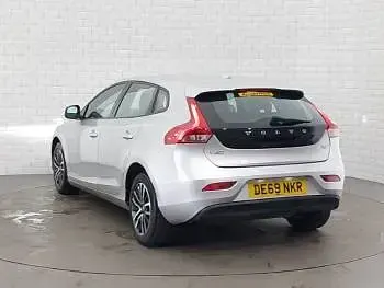 Used Volvo V40 Momentum 122 HP (89 kW) 2019 Silver Hatchback