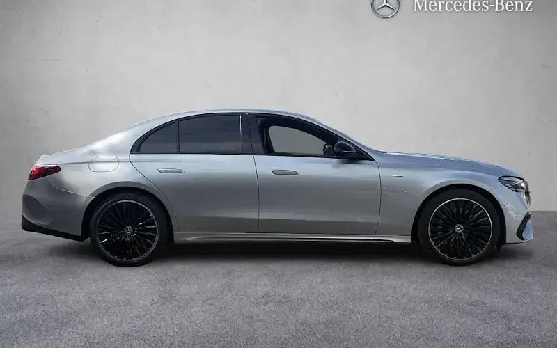 Used Mercedes E300 Urban 313 HP (230 kW) 2025 Silver Sedan