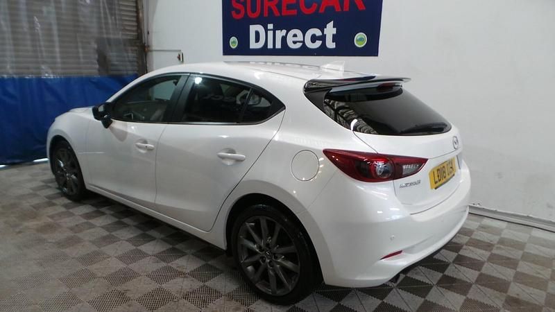 Used Mazda 3 Inclusive 120 HP (88 kW) 2018 White Hatchback