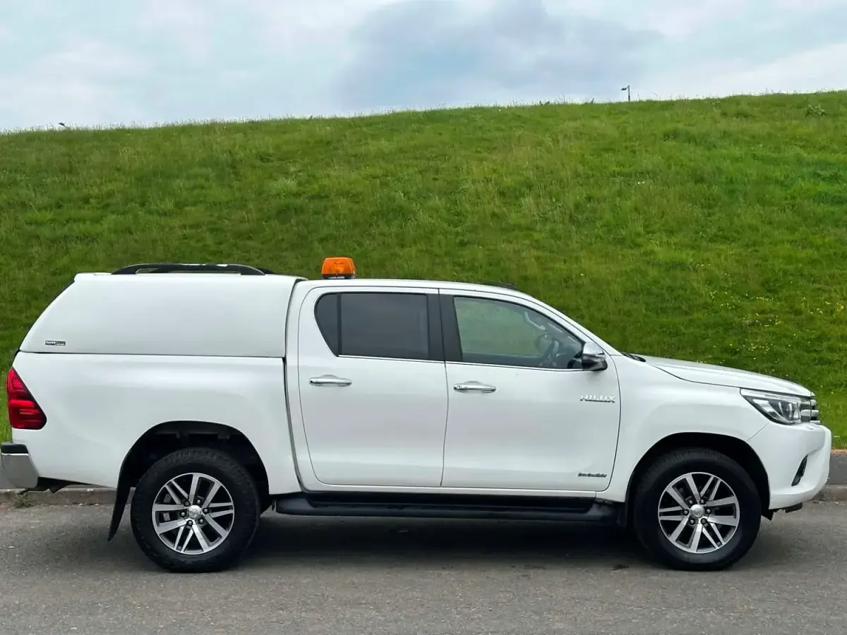 Gebraucht Toyota HiLux Luxury 150 PS (110 kW) 2018 Weiß Pickup