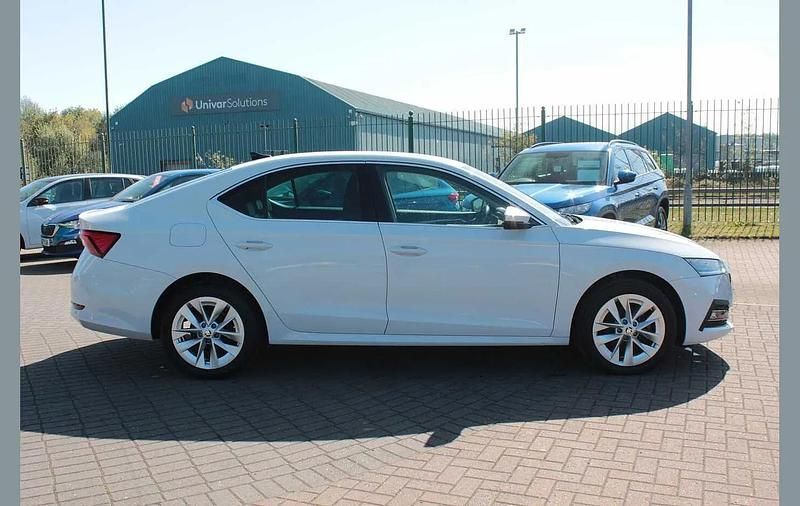 Begagnad Skoda Octavia SE L 150 HK (110 kW) 2023 Vit Halvkombi