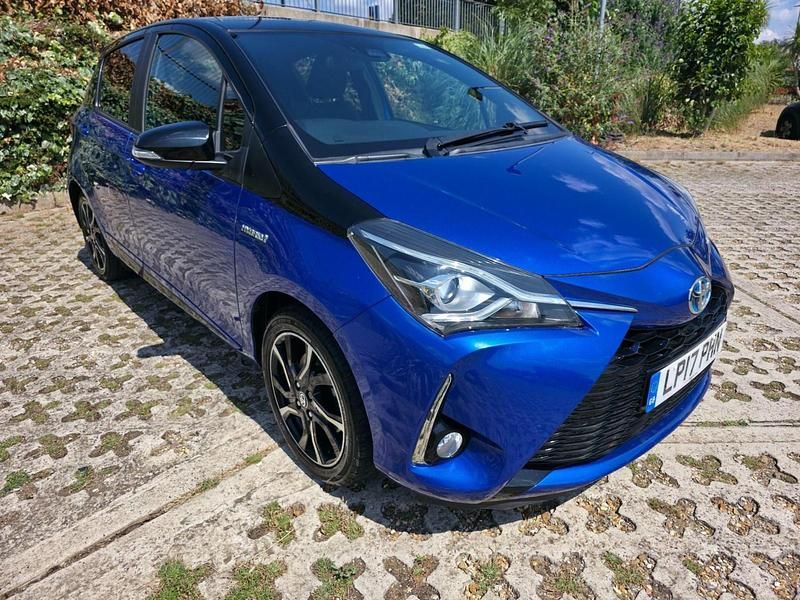 Blue/black Used 2017 Toyota Yaris Hybrid Hatchback | £10,875 (Fair price) - Image 1/4