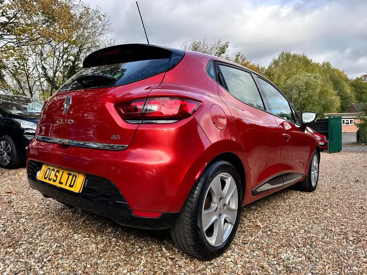 Used Renault Clio Dynamique 90 HP (66 kW) 2015 Red Hatchback