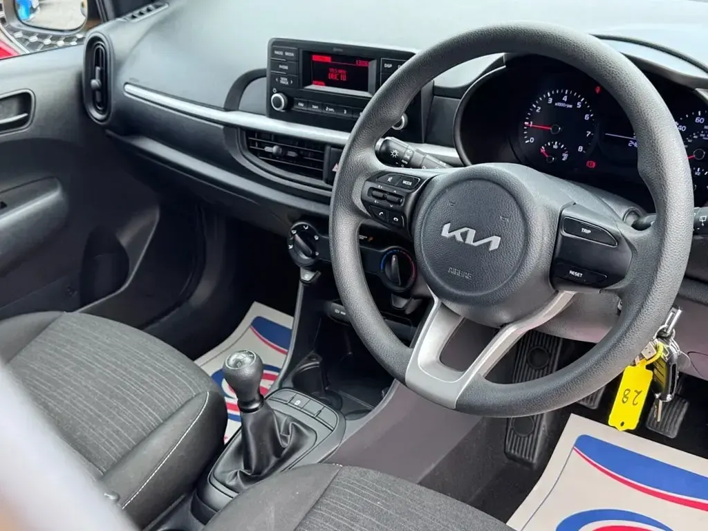 Second-hand Kia Picanto 66 CP (48 kW) 2022 Galben Hatchback