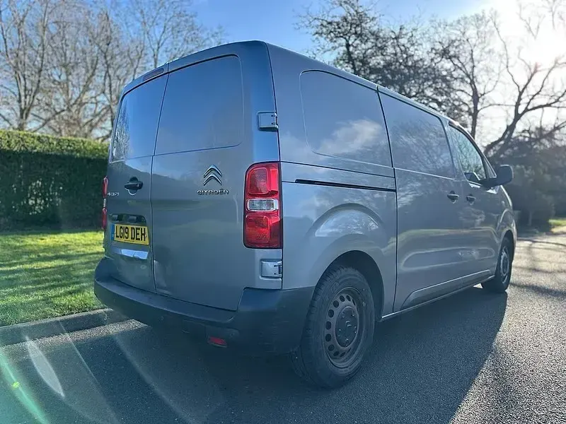 Usado Citroën Dispatch 100 HP (73 kW) 2019 Cinzento Monovolume