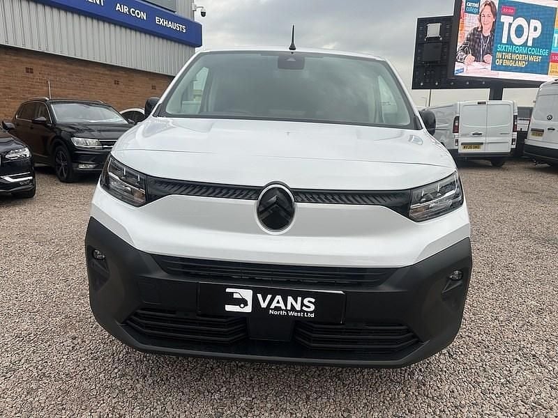 Usado Citroën Berlingo 101 HP (74 kW) 2024 Branco Monovolume
